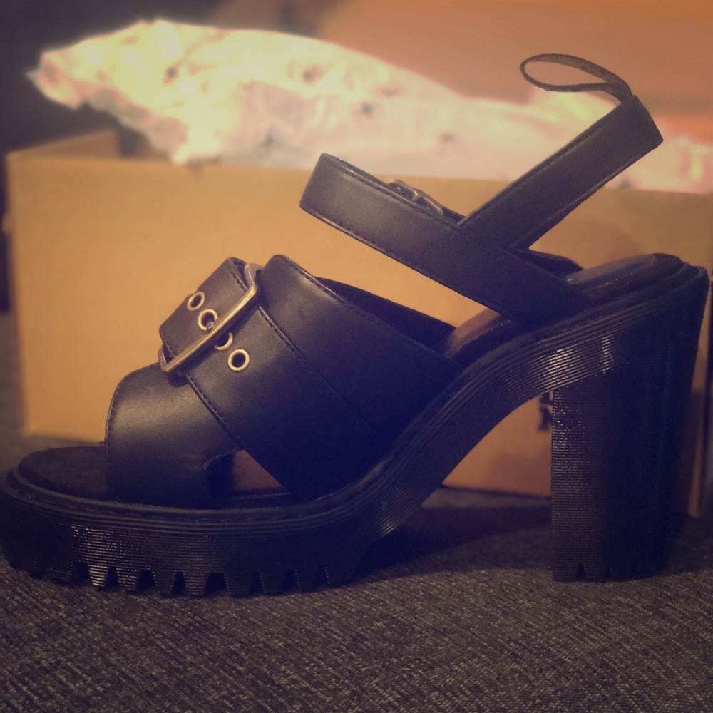 NEW Dr Martens Women’s Granik Sandal